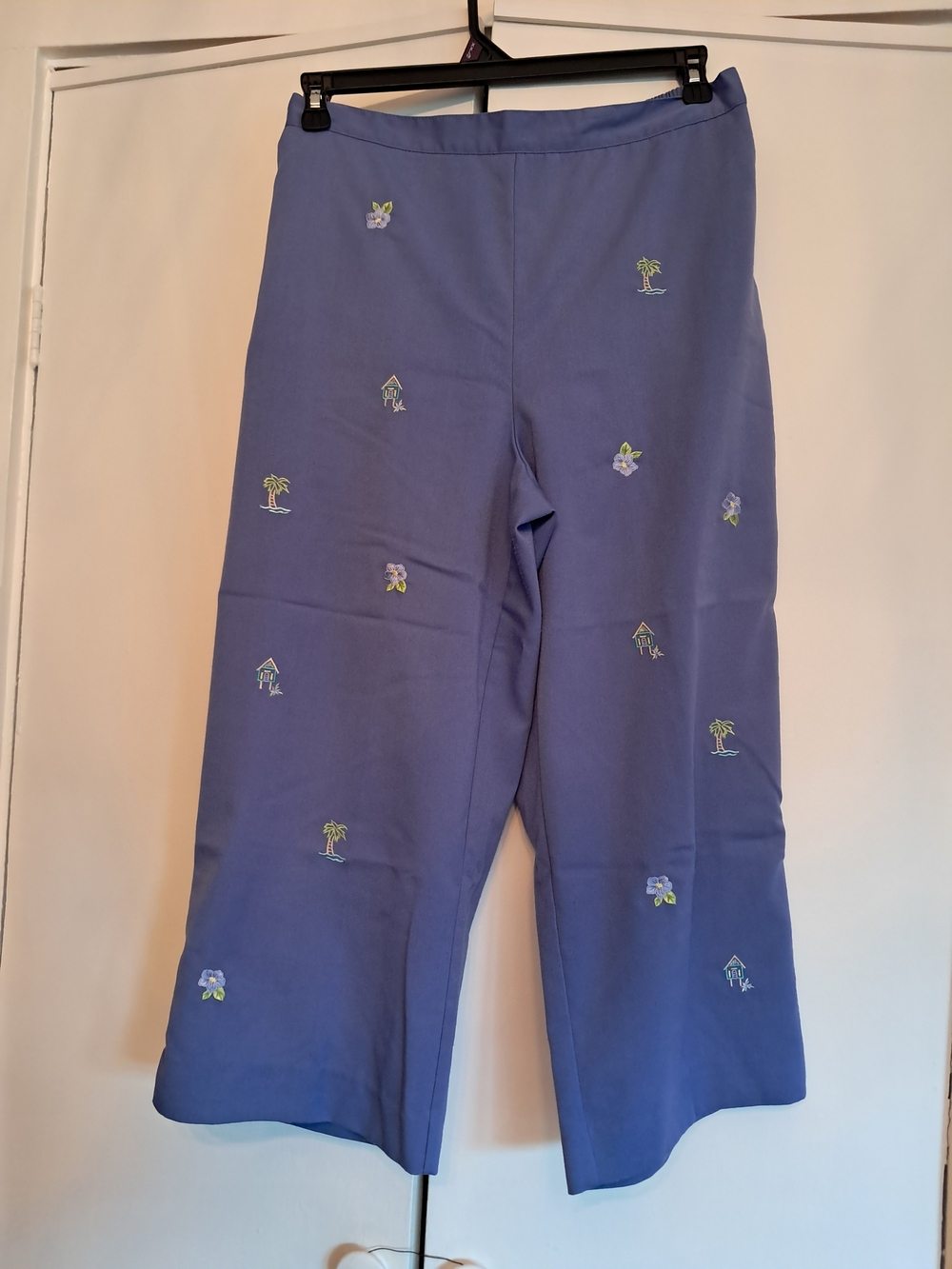 Alfred Dunner Lavender Women's Capris Pants with Tropical Embroidery